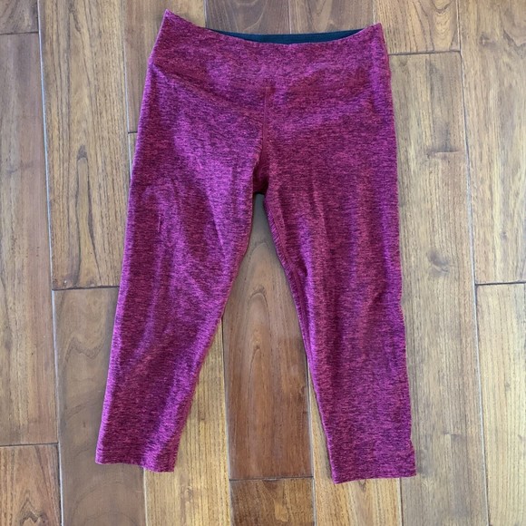 Beyond Yoga Capri Leggings Crimson Red Space Dye size M Cropped Athletic - Picture 5 of 10